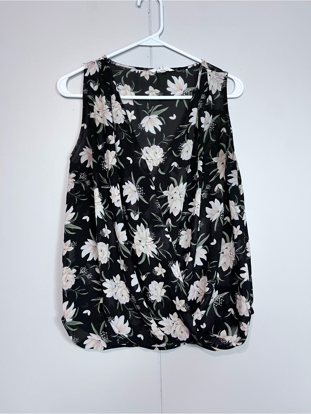 Streetwear Society Floral Sleeveless Surplice Blouse Size Medium